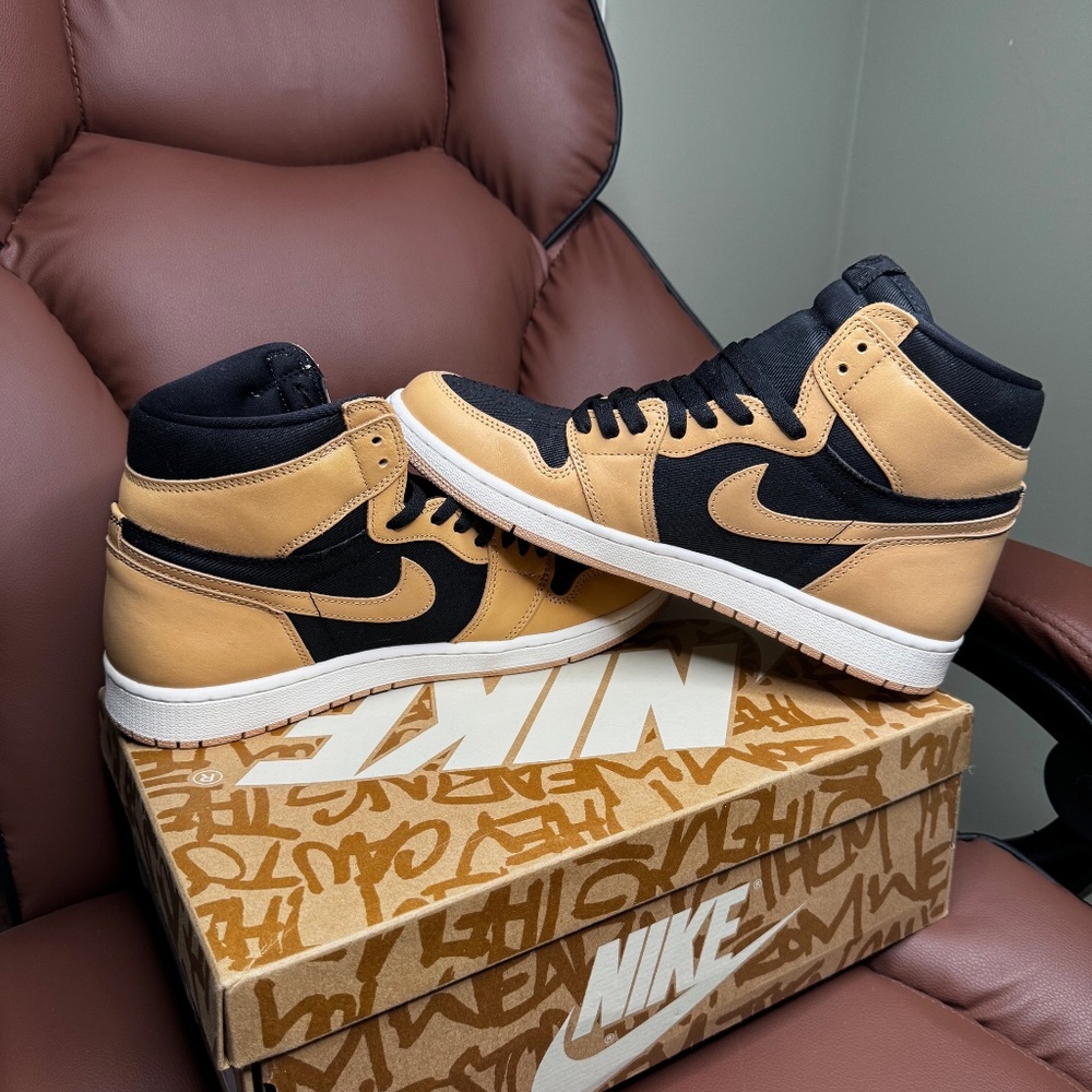 Jordan 1 Retro High Heirloom Black & Tan